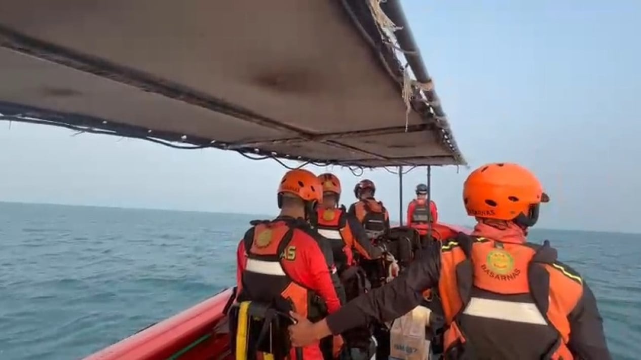 Search for Five Journalists Missing While Covering Anak Krakatau Extended After Seven Days Yield No Results