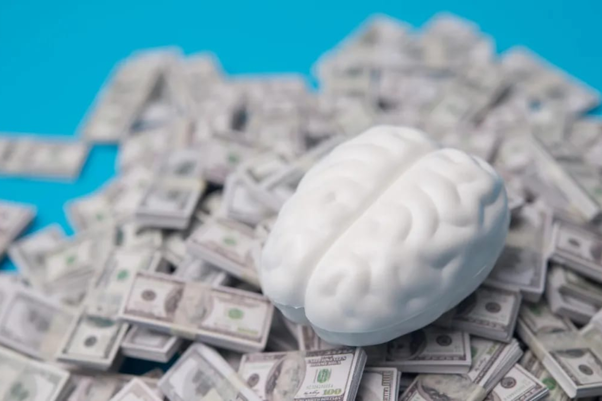 Study Reveals Long-Term Financial Hardship Linked to Decline in Brain Health