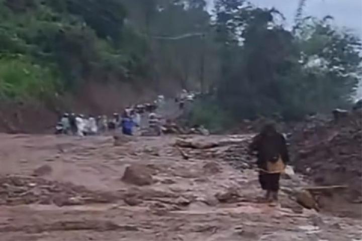 Heavy Rain Triggers Landslides and Floods in Aceh, Killing 1