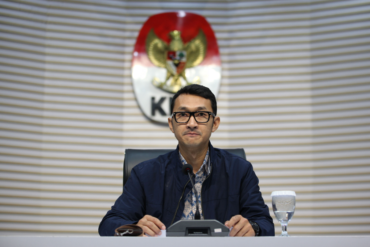 KPK Arrests Fahd Arafiq and Arif Sugiyanto in Sting Operation Regarding Building Rights