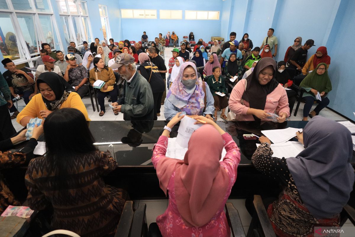 Finding Middle Ground in the Revenue-Sharing Fund Row