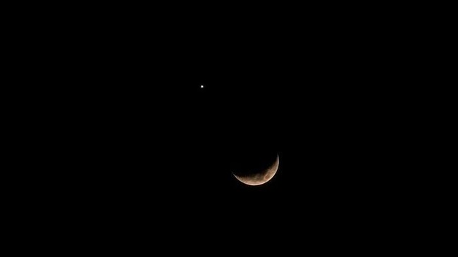 Star-Moon Spectacle Lights Up Indonesian Skies Last Night, Astronomer Explains