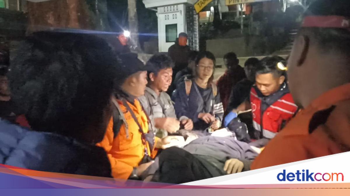 Chinese Tourist Who Fell Unconscious on Mount Rinjani Successfully Evacuated