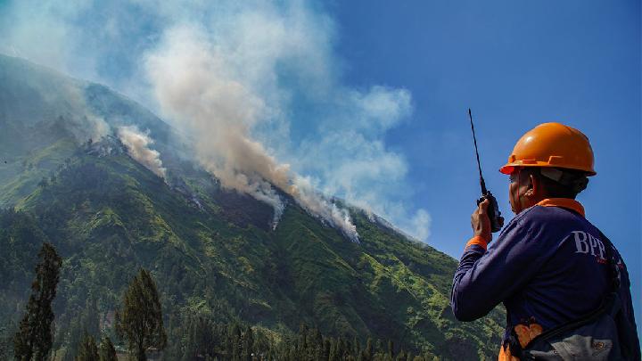 Indonesia Dispatches Firefighting Equipment to Five Kalimantan Provinces