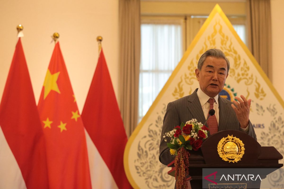 Wang Yi warns Paris against sending wrong signals to Taiwan