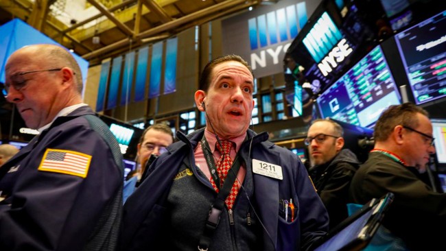 Tech Giants Stumble in an Instant, the Impact Spreads Everywhere