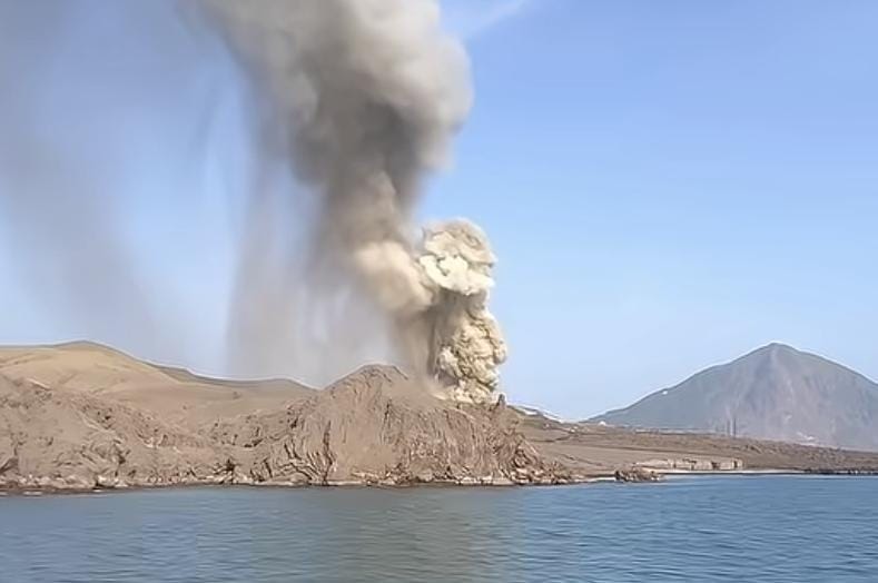Mount Anak Krakatau Experiences Rapid Growth; Collapse Poses No Tsunami Threat