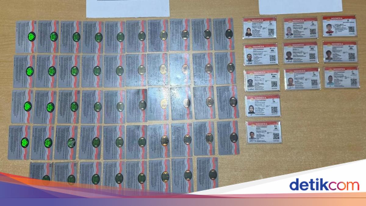 Siak Police Dismantle Driver's Licence Forgery Ring, Eight Suspects Arrested