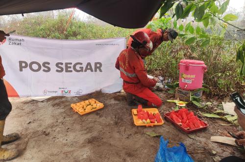 Rumah Zakat Provides Refreshment Posts and Multivitamins for Forest Firefighters