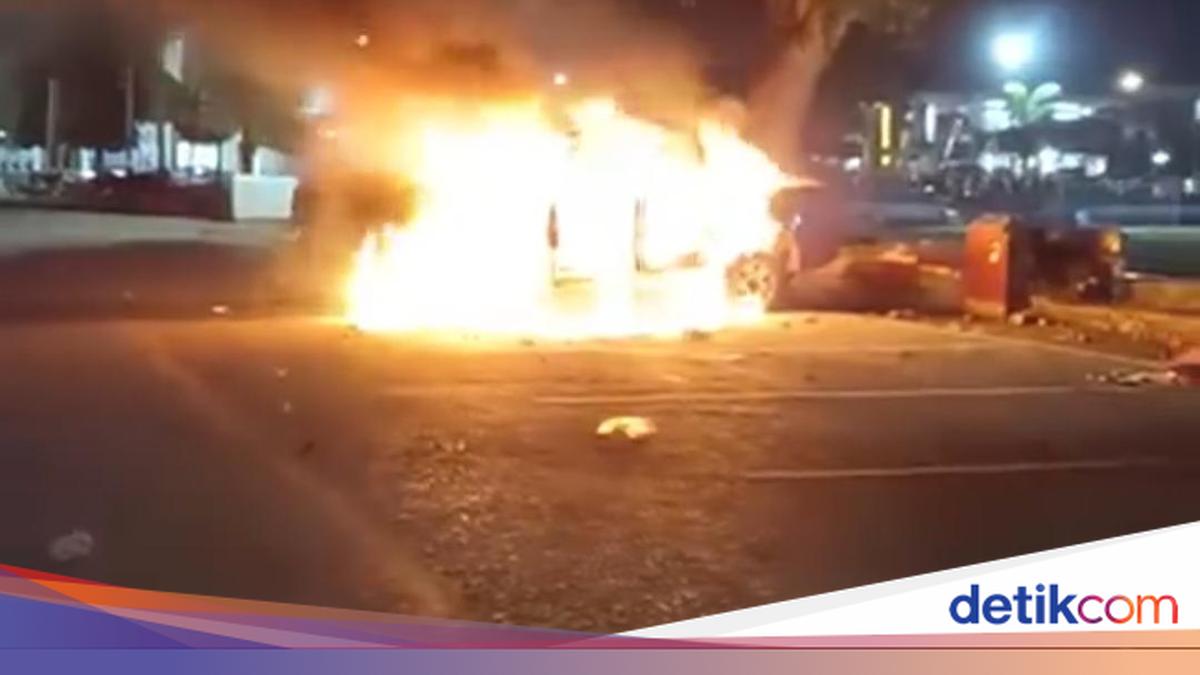 Mob Attacks West Sumba Police Station, One Dead