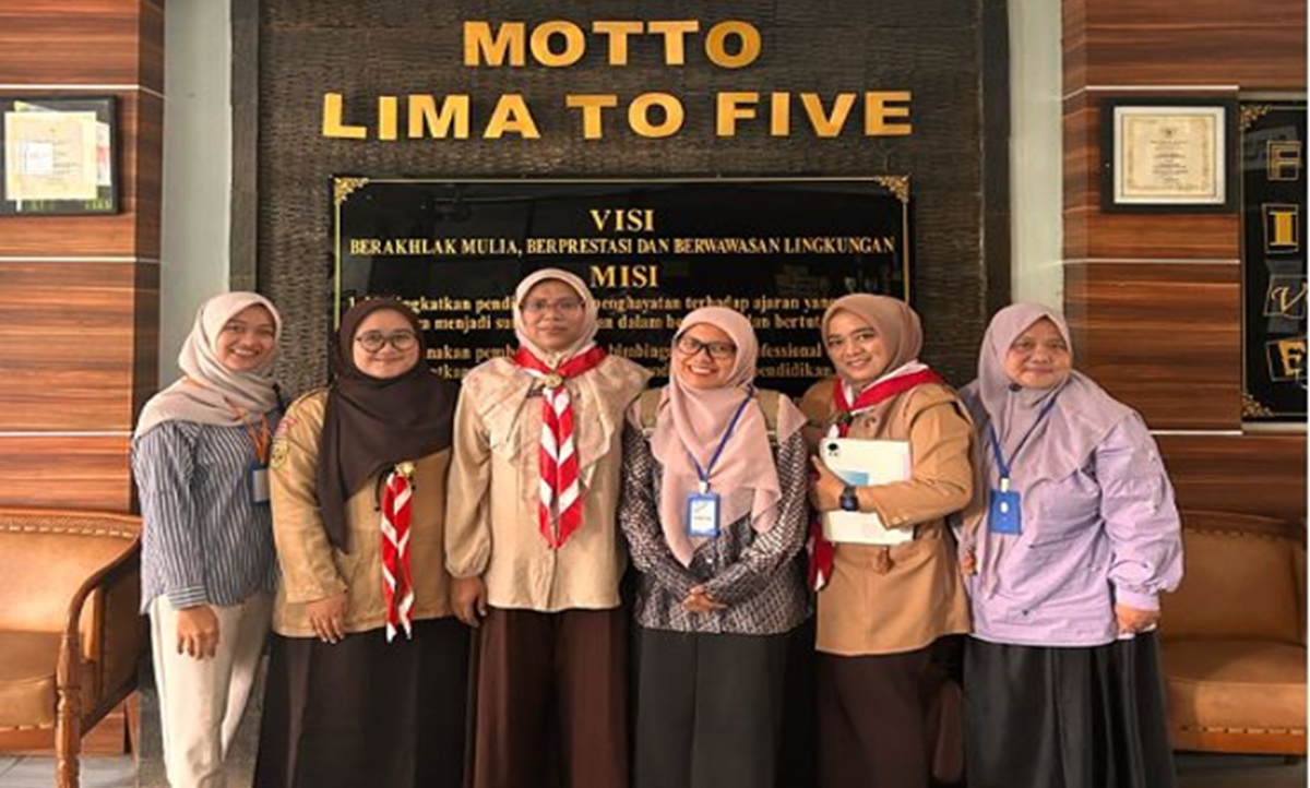 Building Digital Entrepreneurship Skills for Students through Mini Creativepreneur Lab at SMAN 5 Bekasi