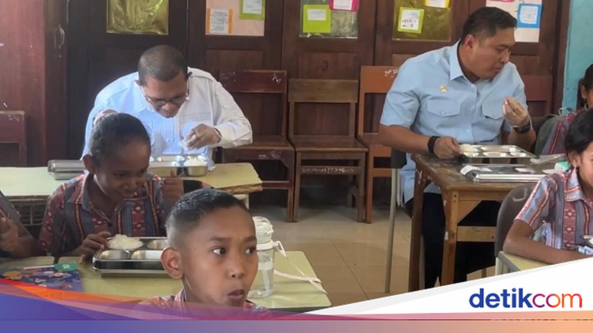 During Working Visit to Kupang, Sudaryono Shares Free Nutritious Meal with SDK Arnoldus Students