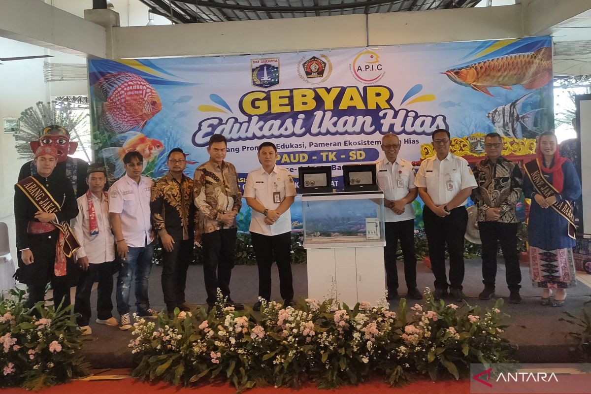 Trader Association and PWI Educate Students to Promote Ornamental Fish