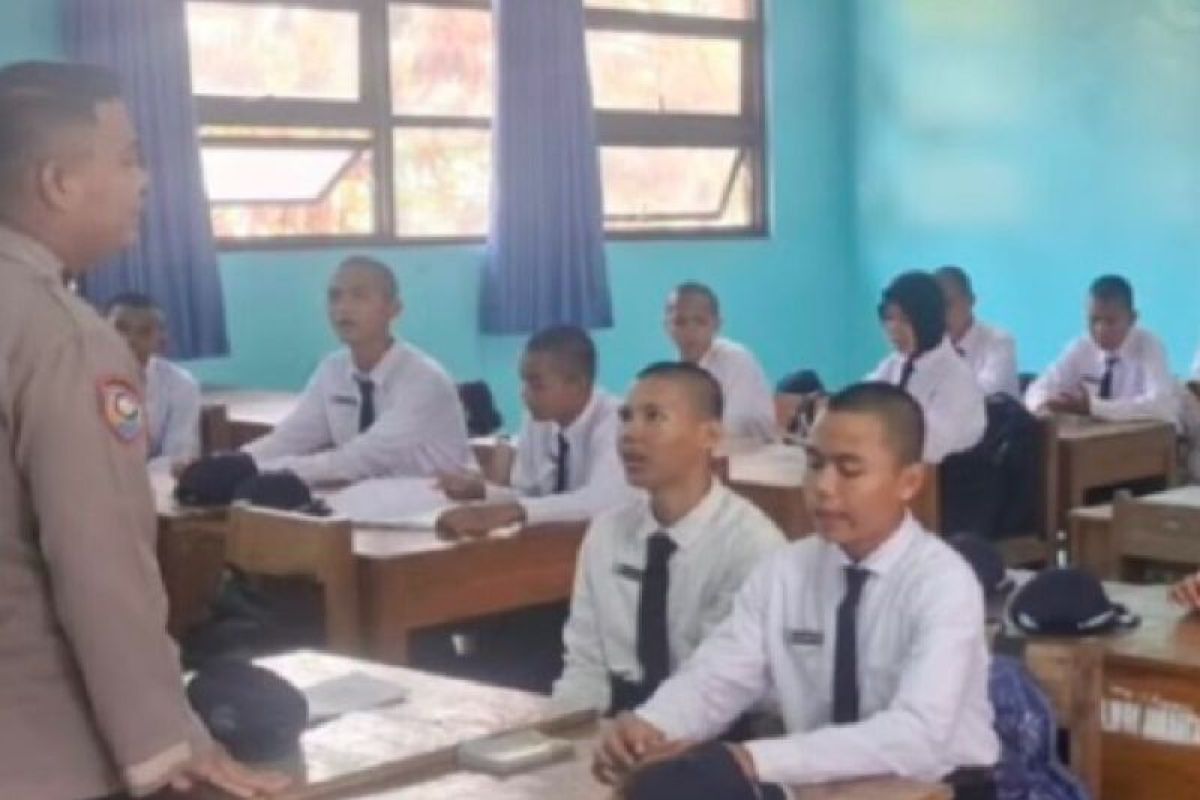 Police Strengthen Support for Students through 'Polri Foster Parent' Programme