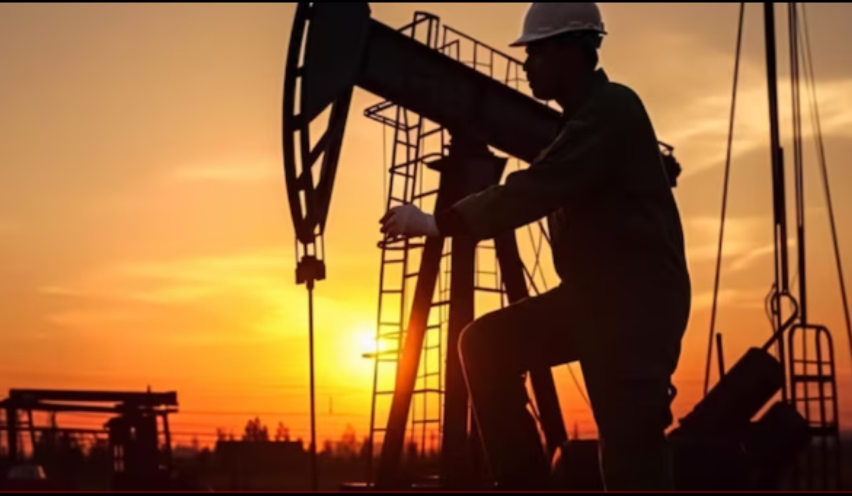 Global Oil Prices Struggle to Fall Below US$100 as Supplies Tighten