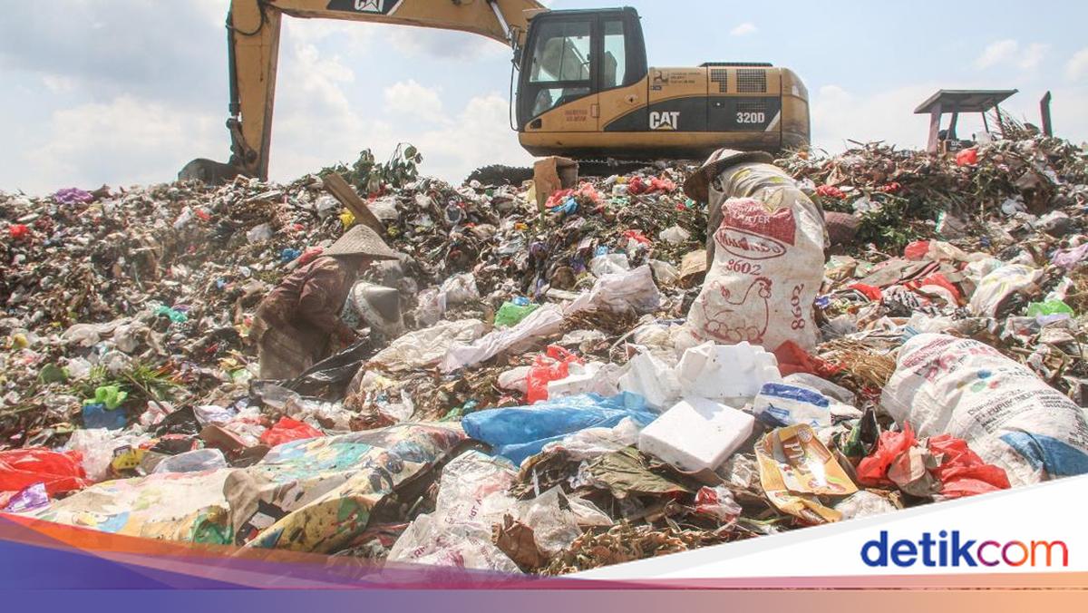 Kebon Kongok Landfill Overloaded Again, Waste Disposal Restricted