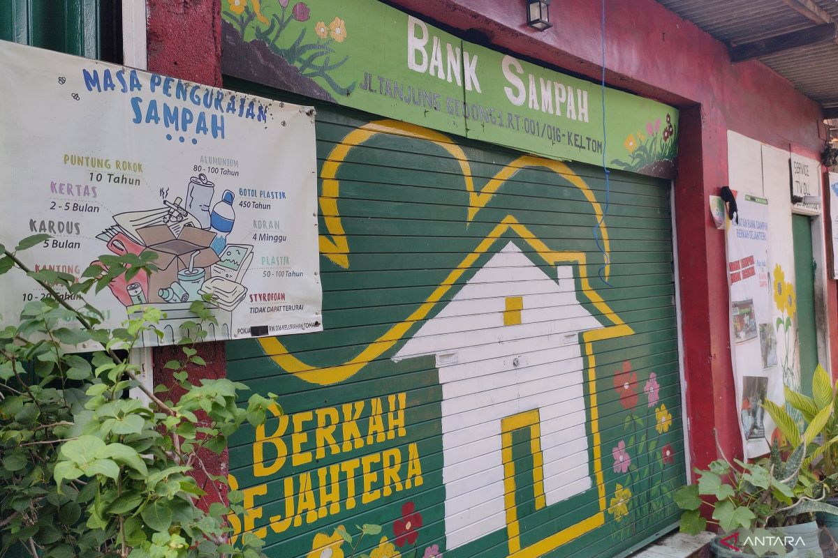 West Jakarta Administration Targets 10 Palmerah Schools as Waste Sorting Models