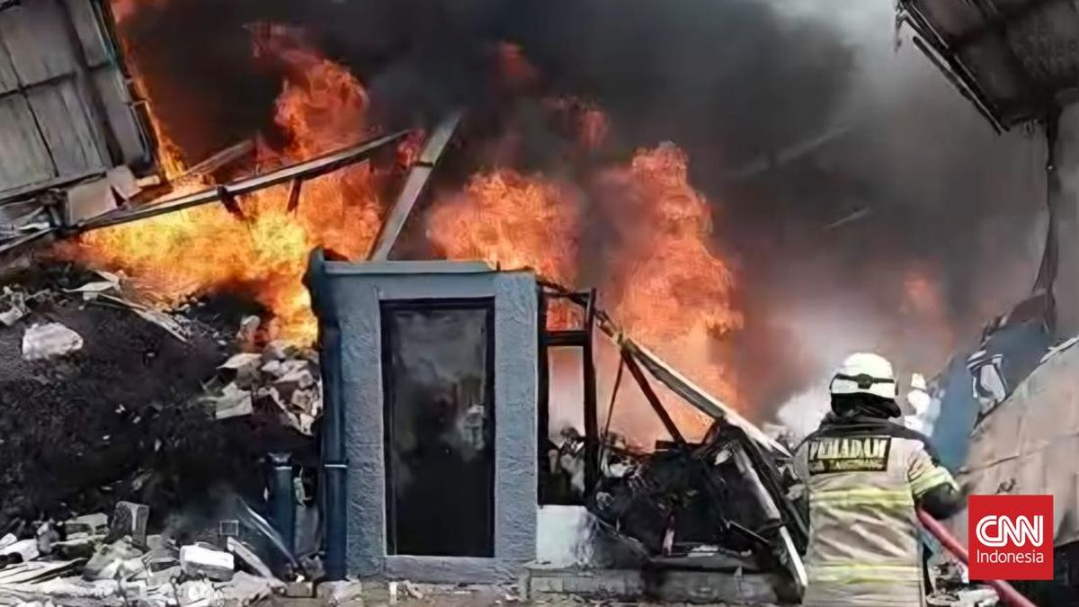 Kosambi Fire Unextinguished After Seven Hours as Water Scarcity Hinders Efforts