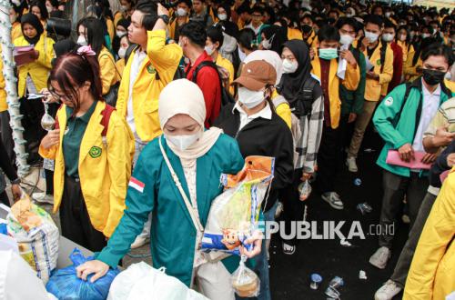 Thousands of Basic Food Packages Distributed to Students Affected by Forest Fires