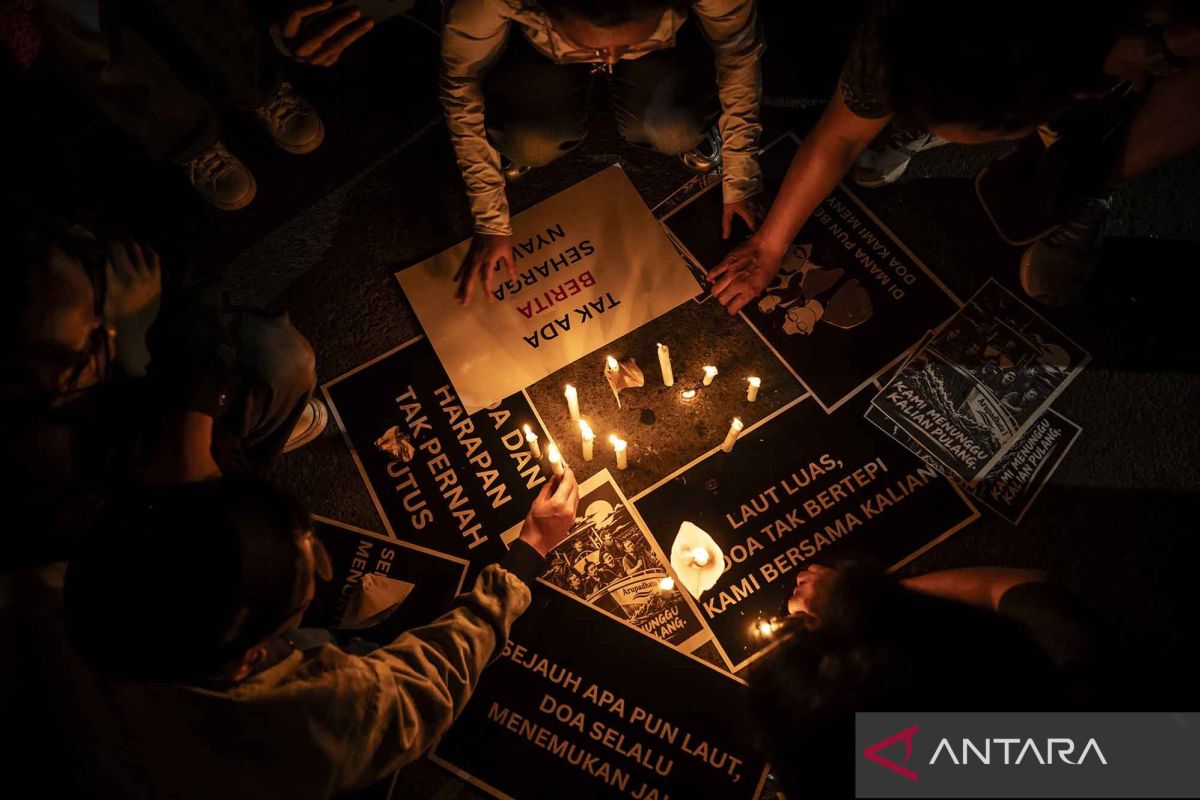Journalists in Semarang Hold Solidarity Action and Prayer for Missing Journalists