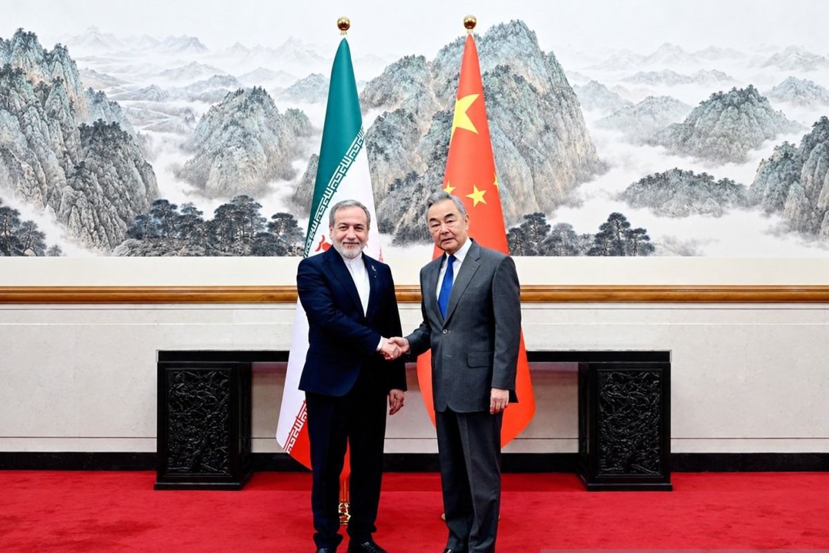 China and Iran Discuss Efforts to Resolve Conflict in the Gulf Region