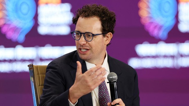 AI Boss Panics, Claims Creation Could Dominate Internet Within 6-12 Months