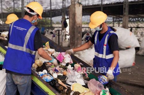 Waste4Change and Pastiklola Launch App-Based Waste Collection Service in Bandung