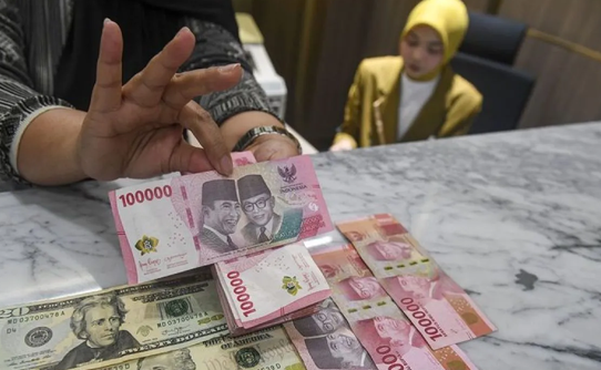 Rupiah Opens Weaker Against US Dollar Following Fed Rate Hike
