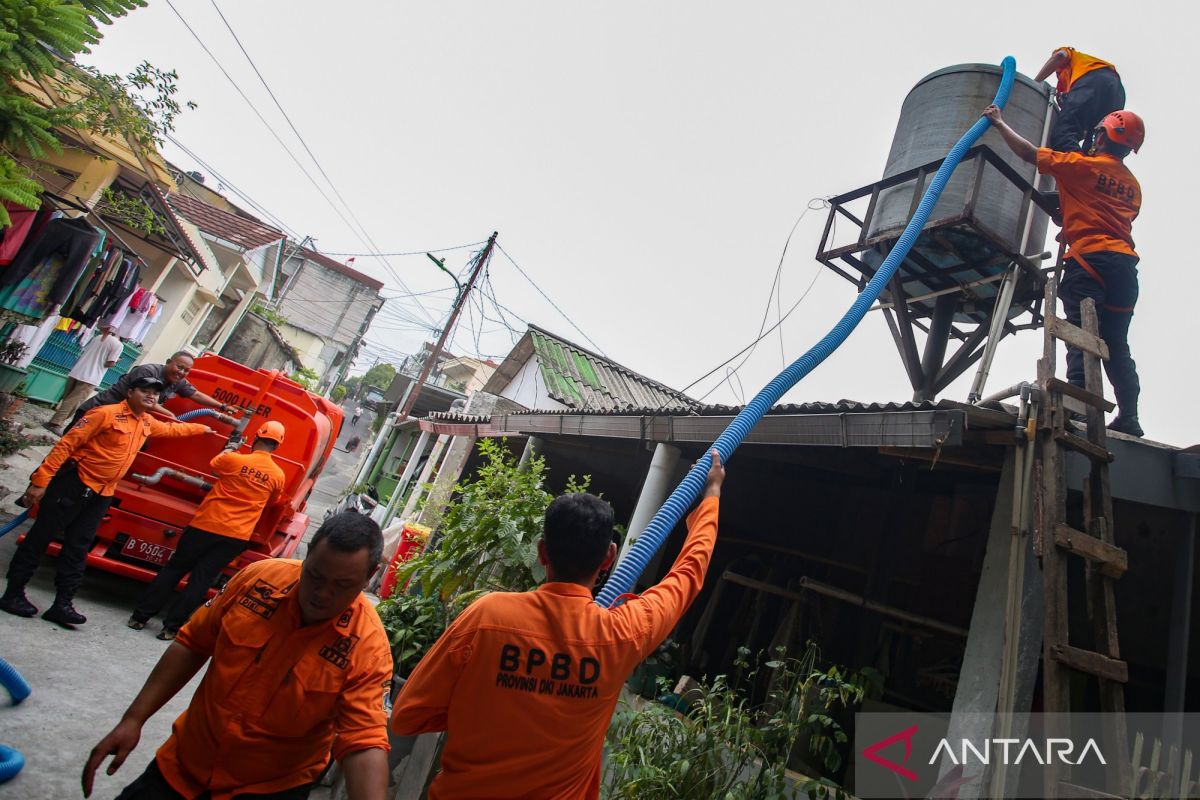 Anticipating Drought: Jakarta Regional Council Proposes Desalination of Seawater for Clean Water Supply