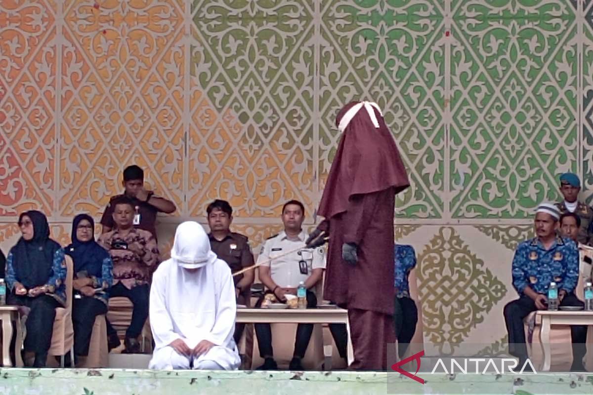 Banda Aceh Prosecutor's Office Executes Flogging for 10 Convicts Under Sharia Law