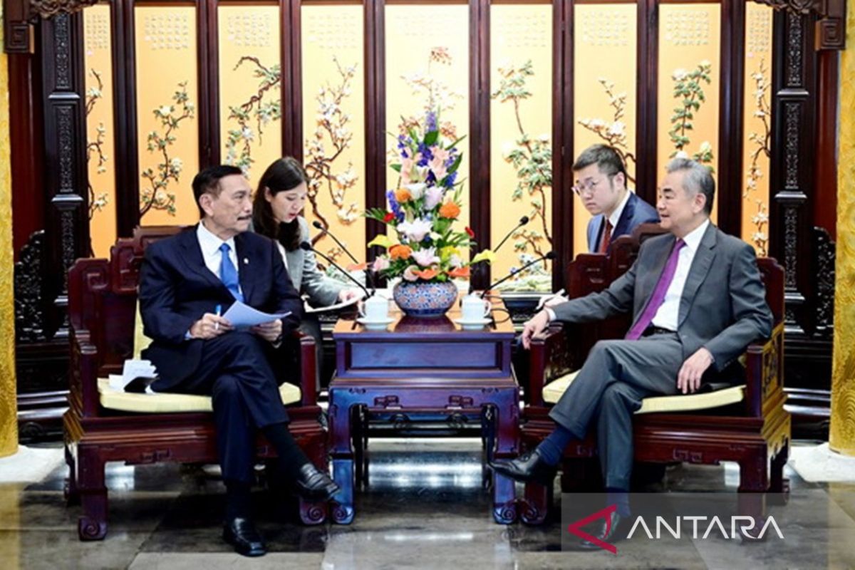 Luhut meets Chinese Foreign Minister, expresses desire to emulate China's development model