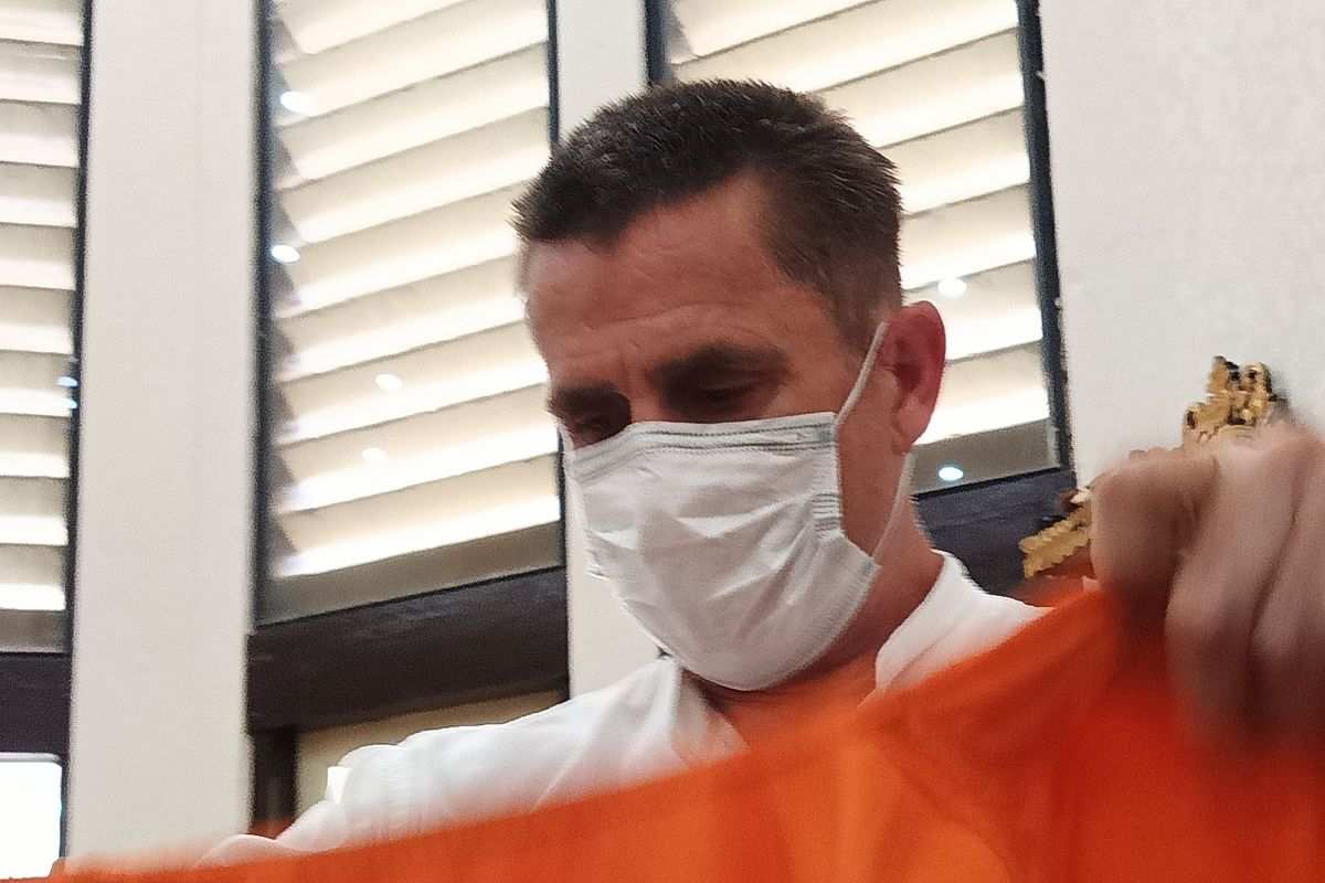 Prosecutor seeks two-year prison sentence for Australian national for ordering crystal methamphetamine in Bali