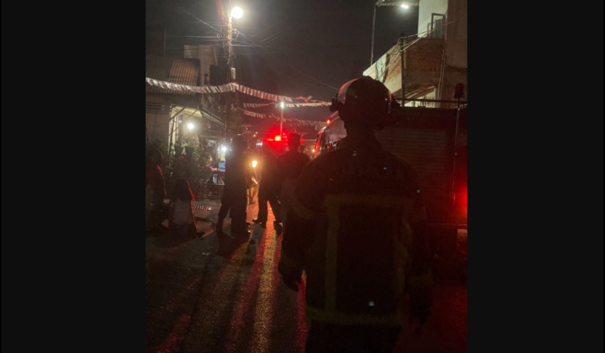 Two Street Lighting Panel Thieves Caught in Action in Pekanbaru