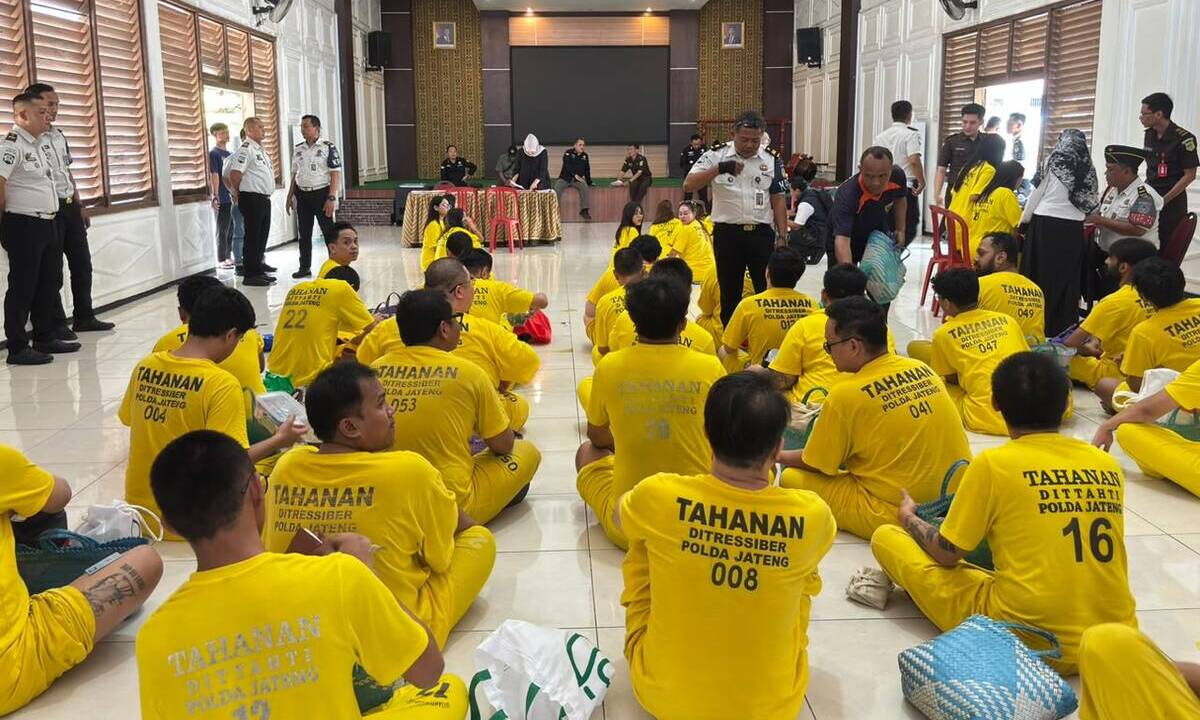 Central Java Police Hand Over 38 Suspects in Rp41.1 Billion Pig Butchering Case to Prosecutors