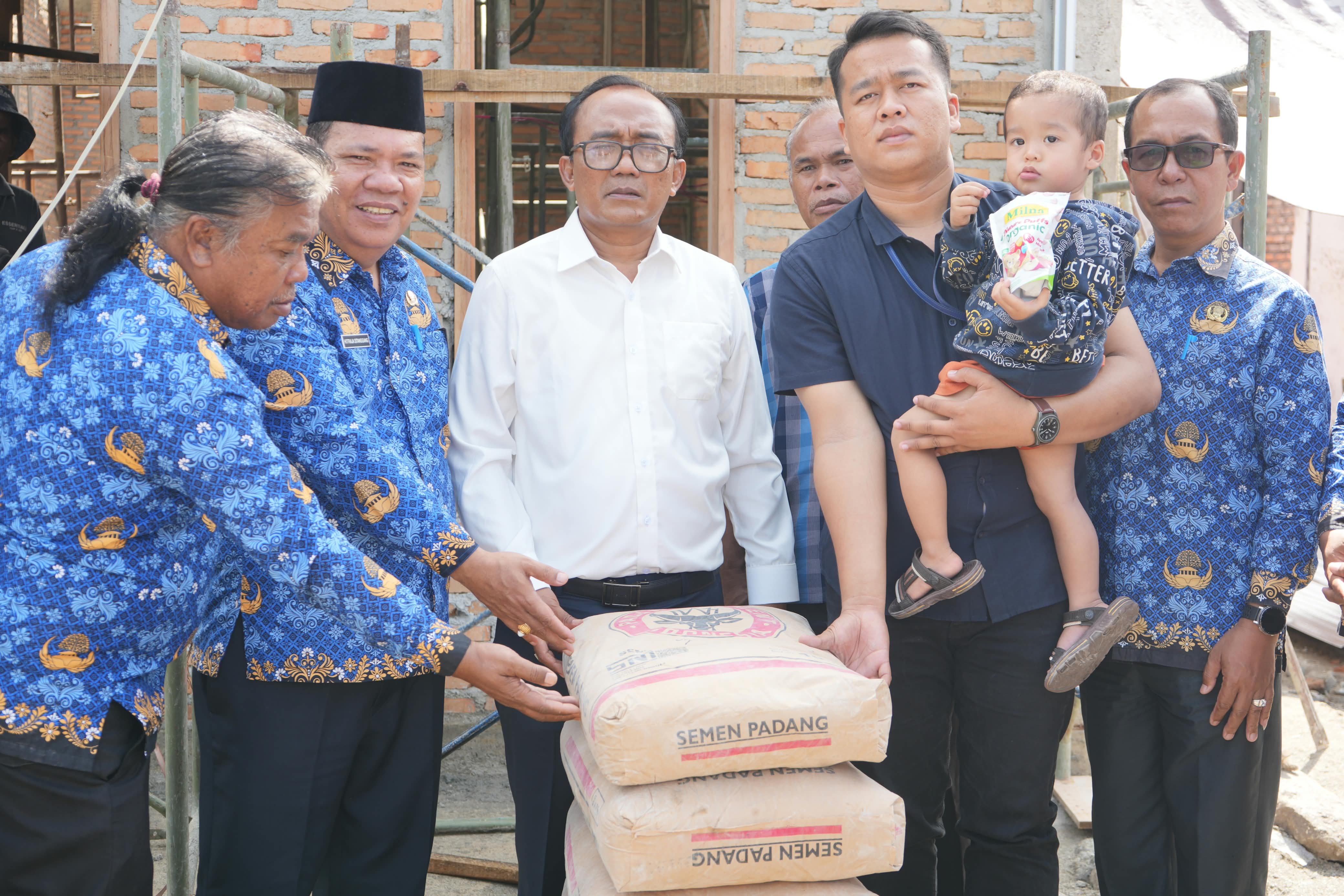 Samosir Regency Distributes Aid to Tornado Victims