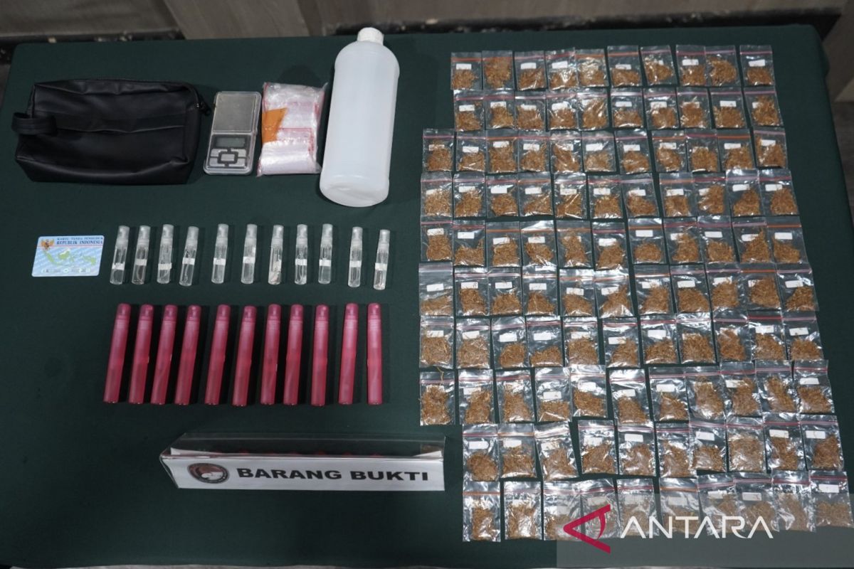 Police Seize 106 Packets of Synthetic Tobacco from Teenager in Depok