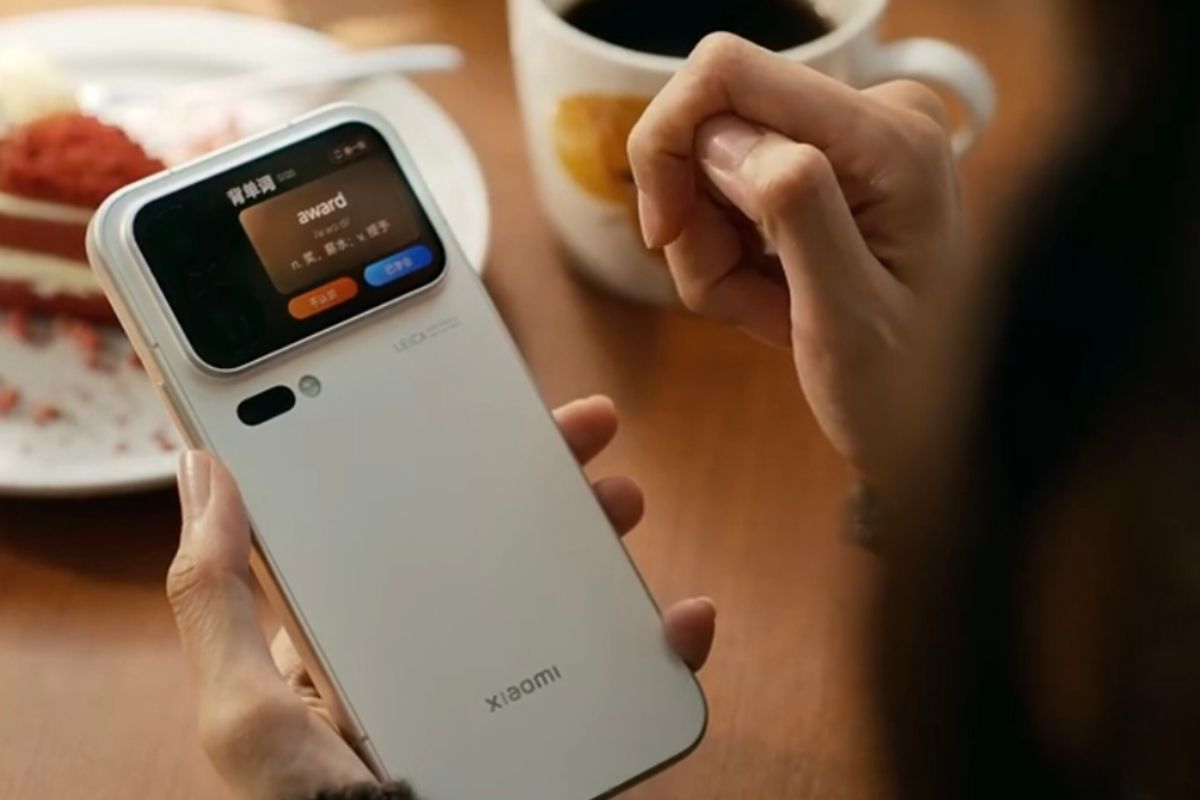Xiaomi 18 Pro features rear screen capable of running AI-generated applications