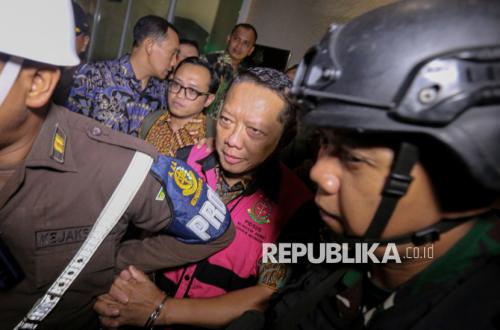 Named Extortion Suspect, Febrie Claims Database Exists of Those Involved in Major Cases