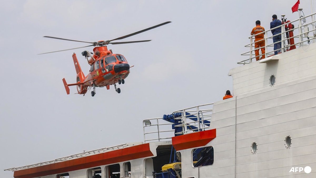 Indonesian divers face high-risk challenges to reach capsized ferry