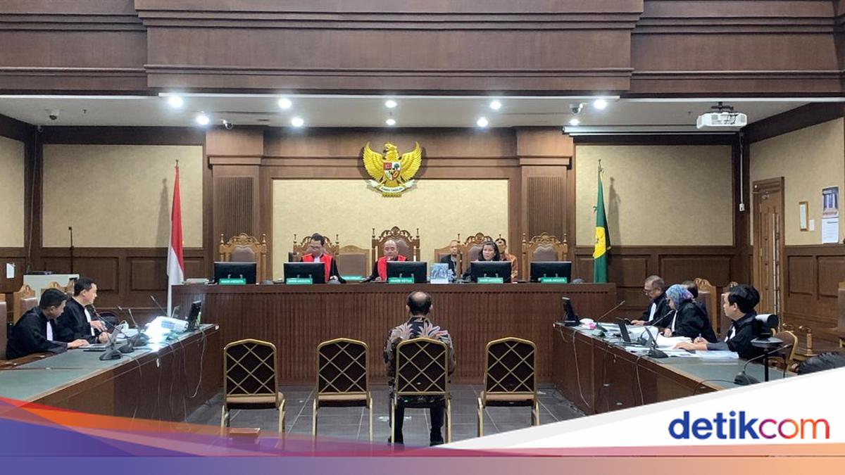 Customs Official Claims Grudge Against Blueray While Accepting Rp 1 Billion Monthly Bribe