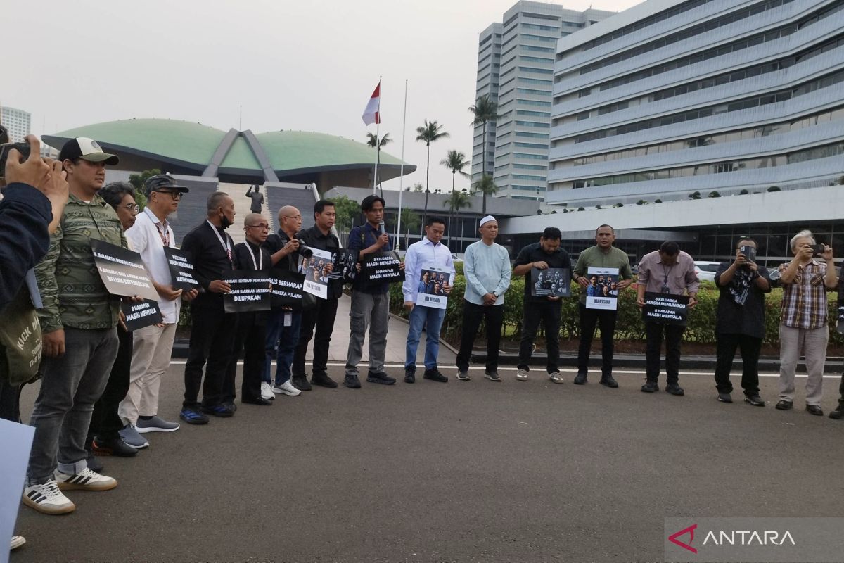 Parliamentary Journalists Hold Prayer Session for Missing Journalists