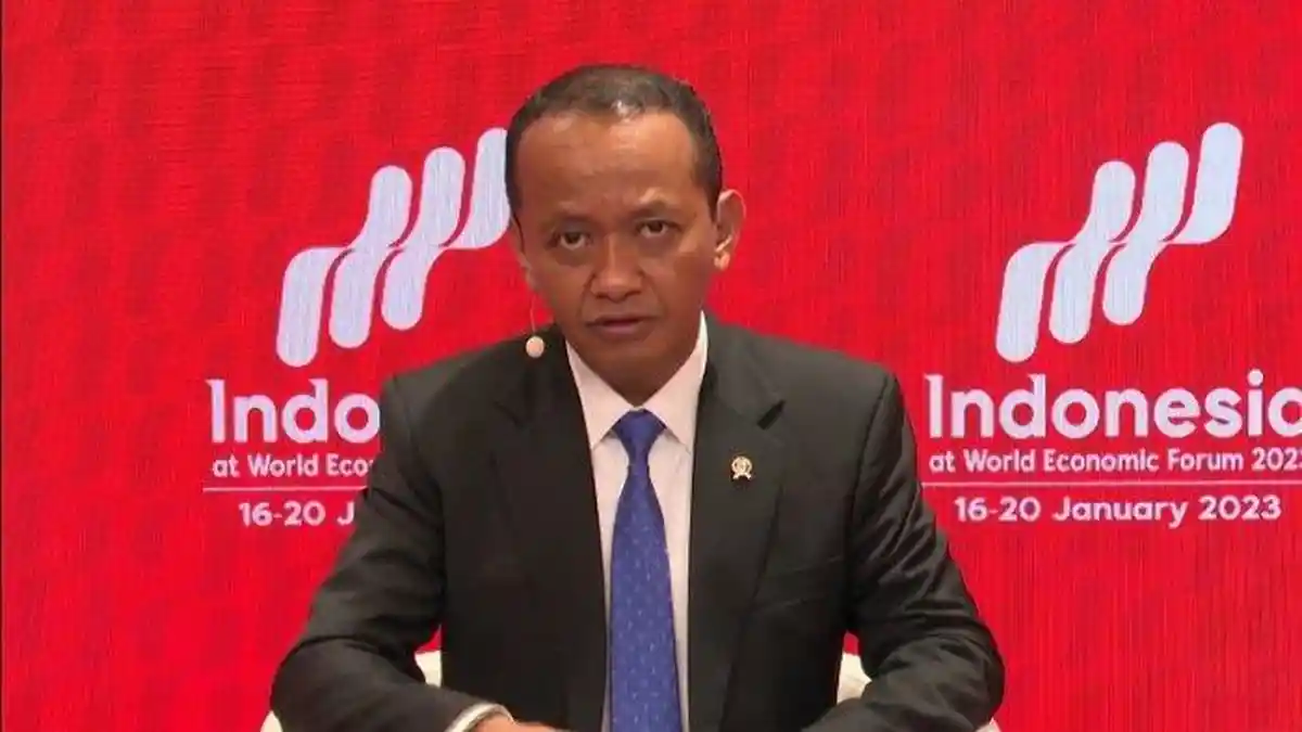 Bahlil Strongly Reprimands Luxury Car Owners Using Subsidised Fuel