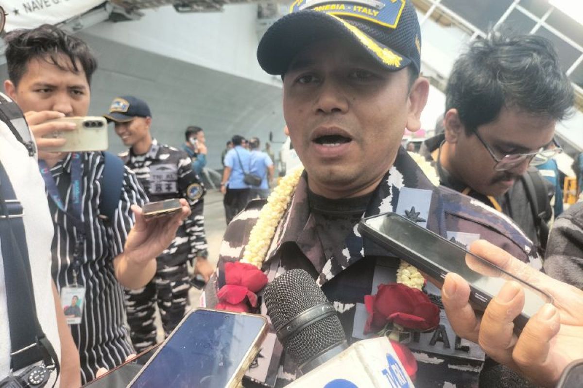 Indonesian Navy Acquires First Aircraft Carrier: KRI Sriwijaya Arrives in Jakarta