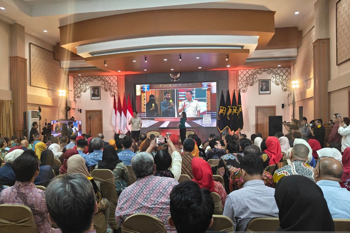 Minister of Law Addresses Surabaya Residents' Grievances via 'Pasti Ada Solusi' Programme