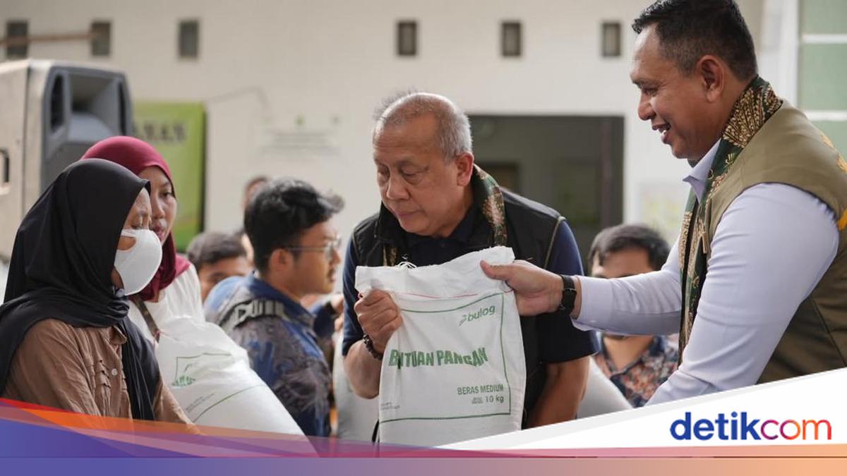 BULOG Oversees Food Assistance Distribution in Karawang to Ensure Accuracy