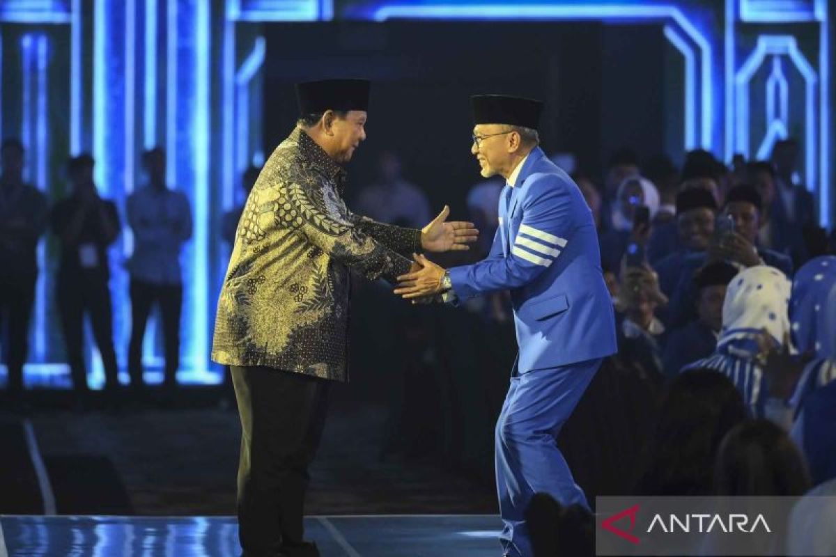 Remembering PAN during difficult times, Prabowo admits he almost wept