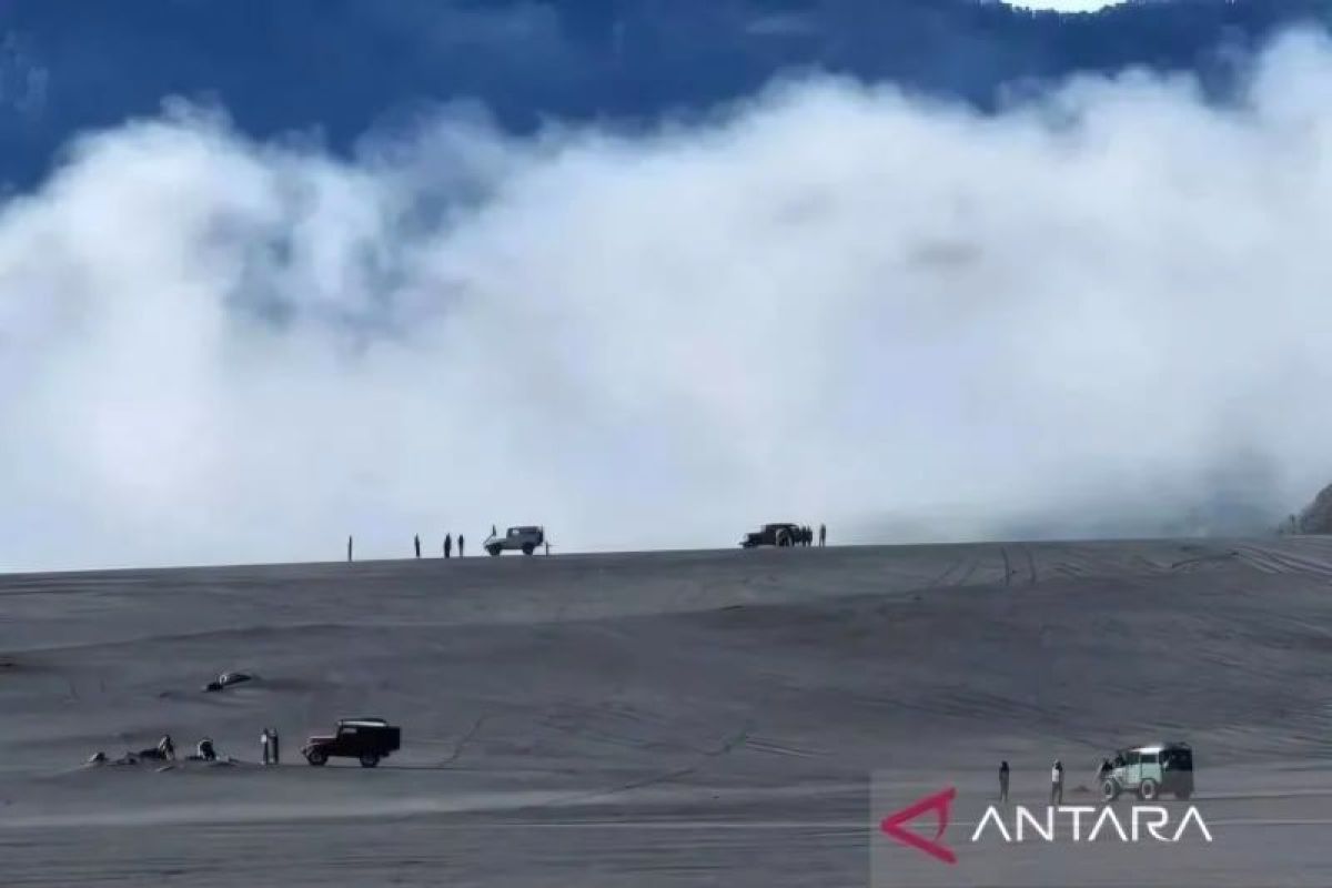 Mount Bromo to reopen to tourists after fire extinguished
