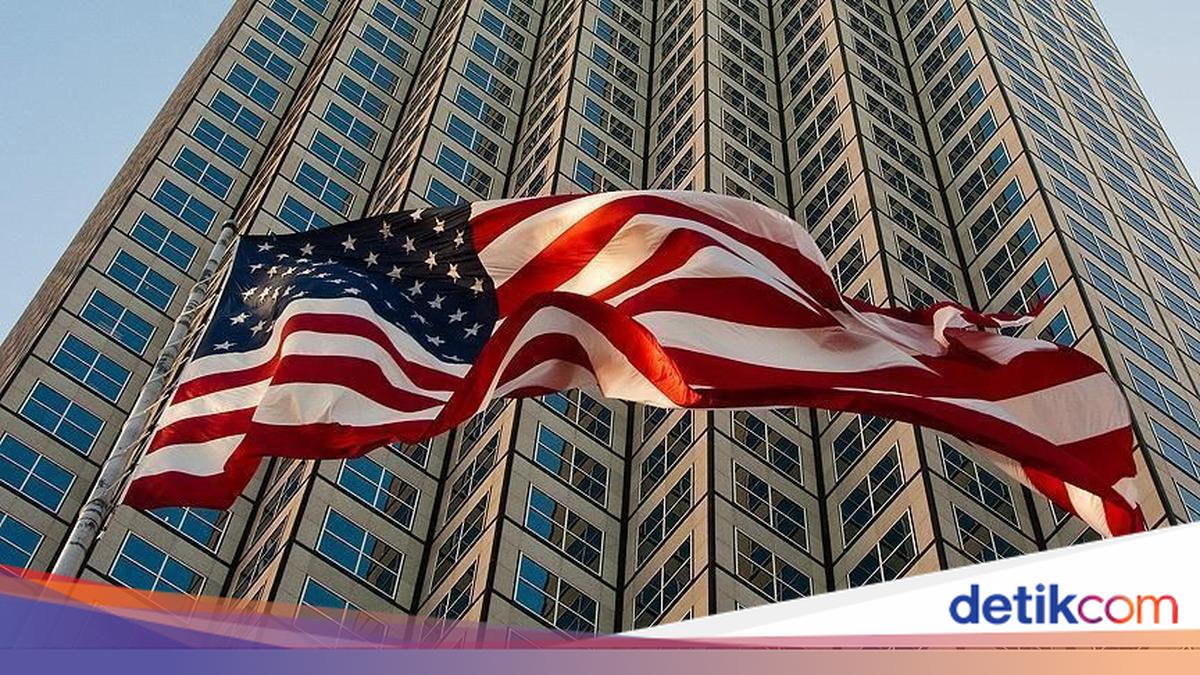 New Sanctions: US Imposes 100% Tariff on Russian Oil
