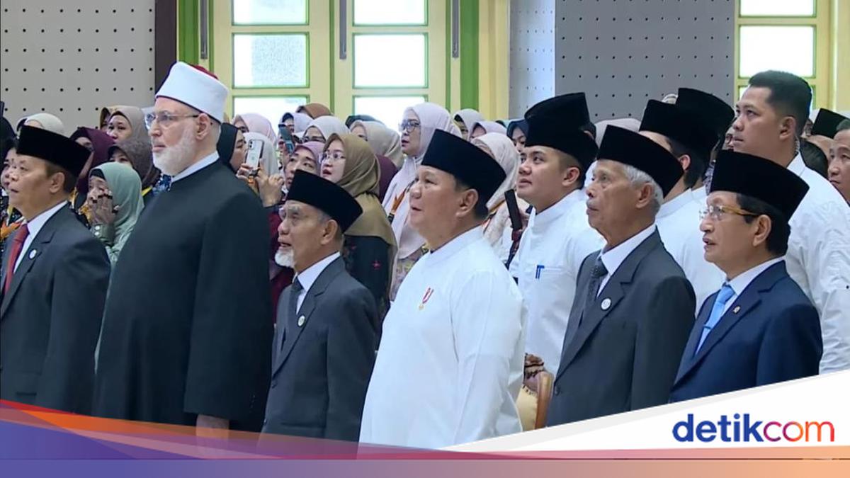 Prabowo Attends 100th Anniversary of Gontor Islamic Boarding School in East Java