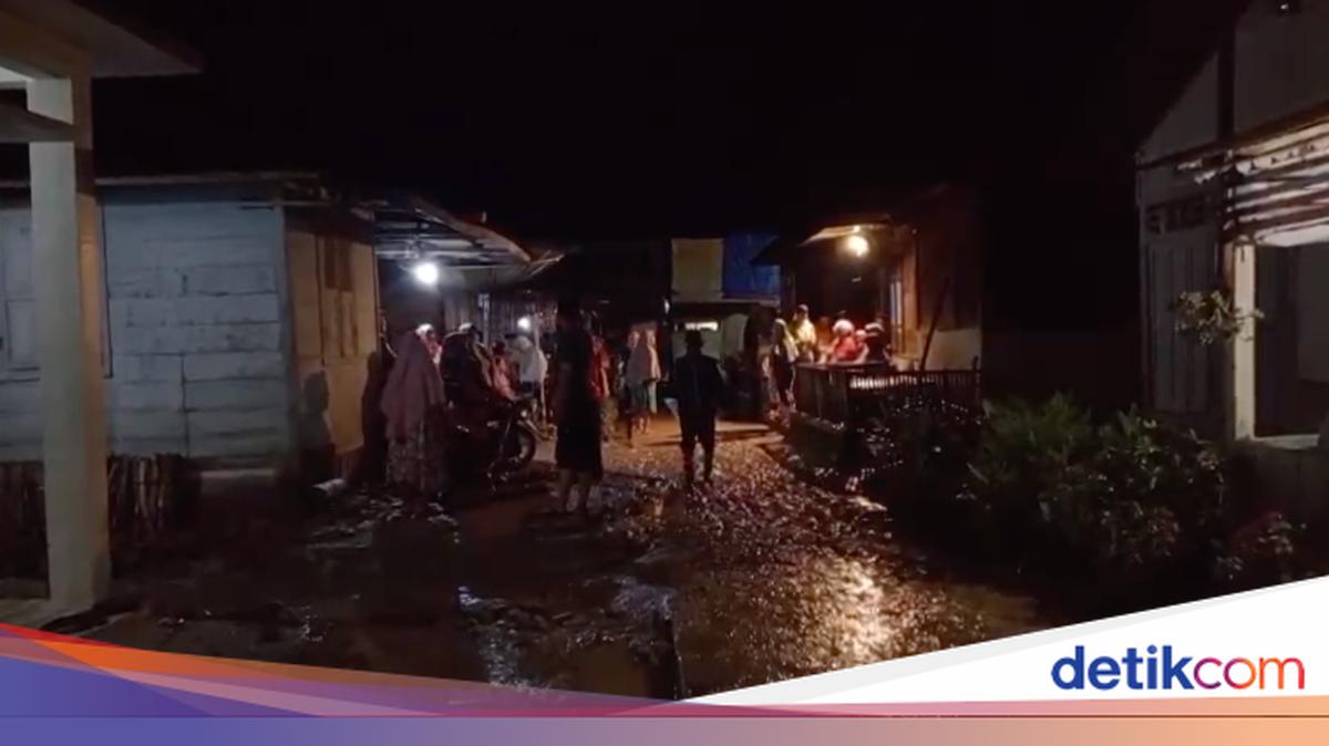 Floods Hit Pasaman, One Resident Reported Missing